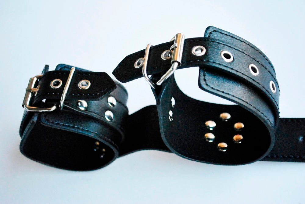 Adult products leather backhand neckcuffs