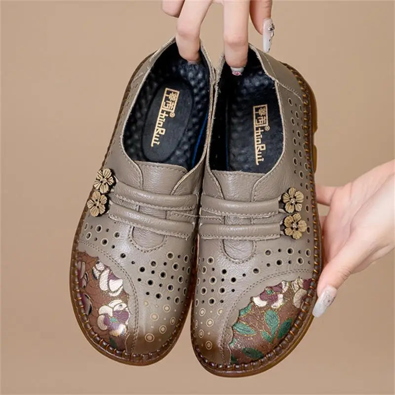 Cowhide leather retro flat-bottomed mother middle-aged and old ladies beef tendon soft-soled leather shoes nike shoes women