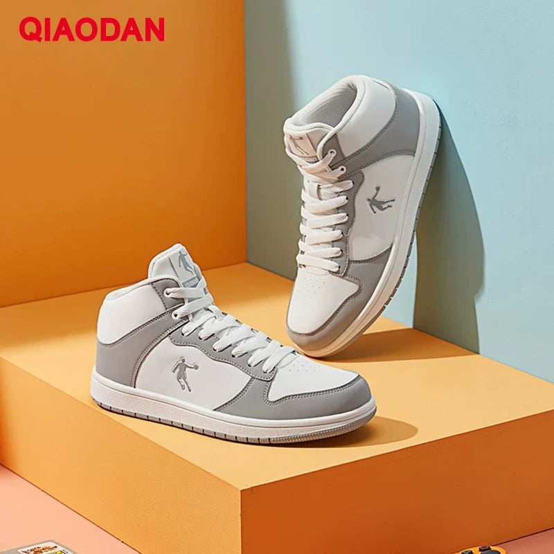 QIAODAN Skateboarding Shoes Men 2023 Autumn Winter New Anti-Friction Encapsulated Anti-Slippery Leather Male Sneakers XM3580338W