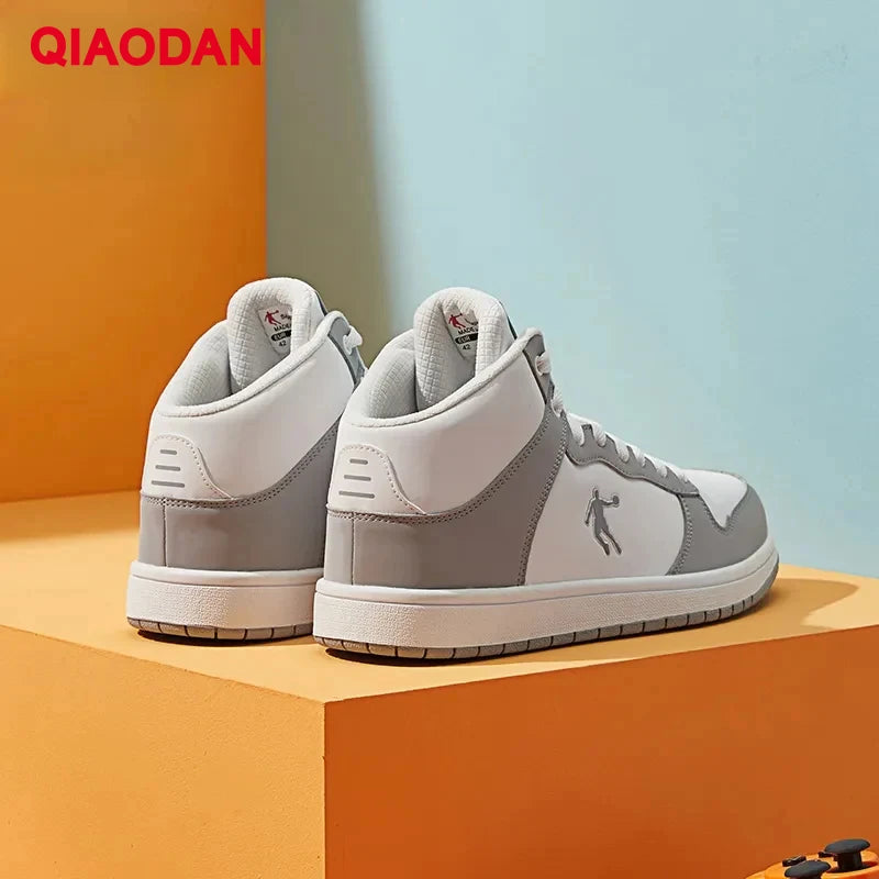 QIAODAN Skateboarding Shoes Men 2023 Autumn Winter New Anti-Friction Encapsulated Anti-Slippery Leather Male Sneakers XM3580338W