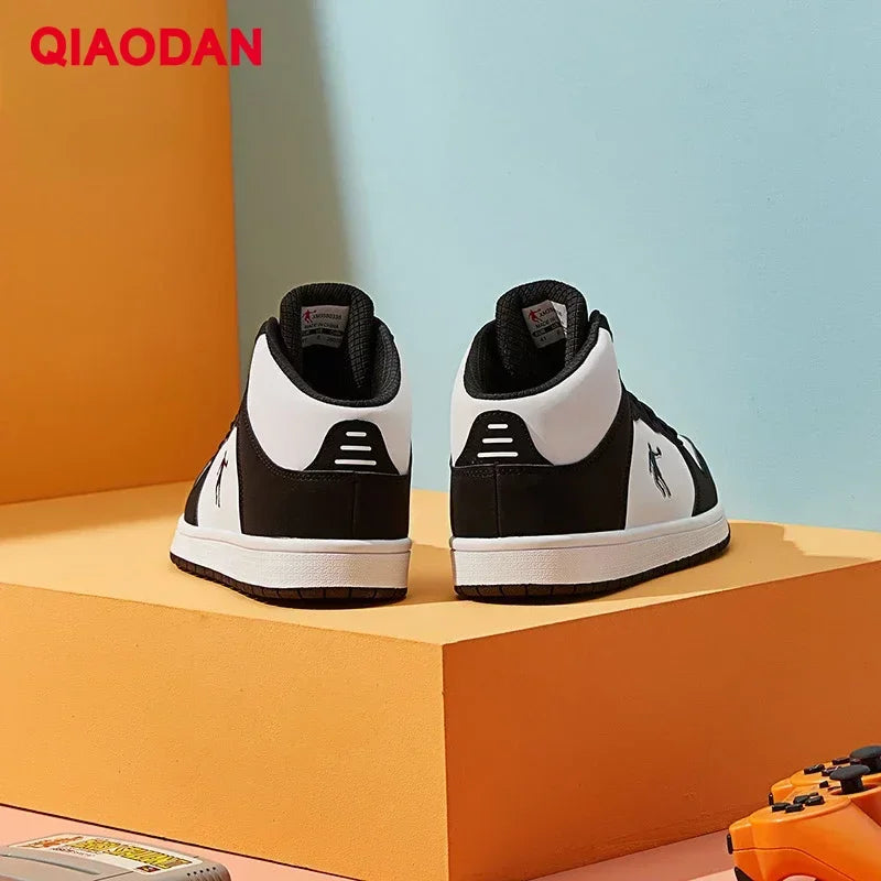 QIAODAN Skateboarding Shoes Men 2023 Autumn Winter New Anti-Friction Encapsulated Anti-Slippery Leather Male Sneakers XM3580338W