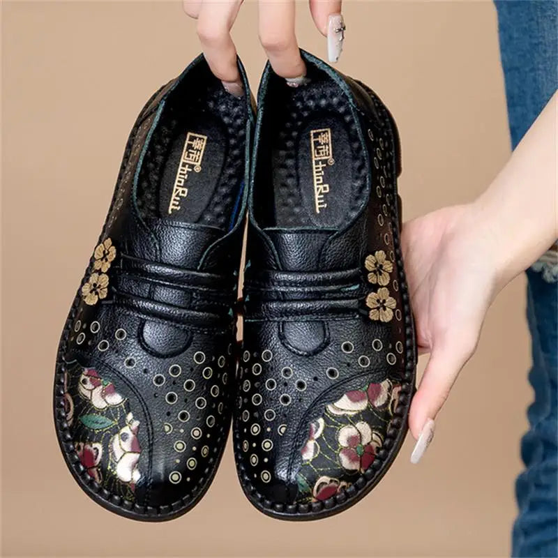 Cowhide leather retro flat-bottomed mother middle-aged and old ladies beef tendon soft-soled leather shoes nike shoes women